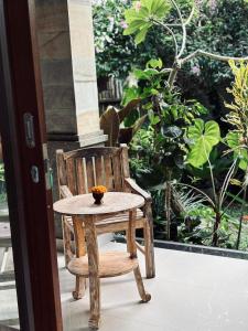 a wooden chair with a bowl on top of it at Ayis House in Ubud