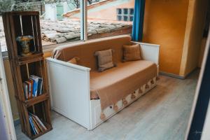 a small bench in a room with a window at La Calanque de Figuerolles in La Ciotat