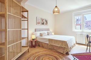 a bedroom with a bed and a book shelf at The Nest - by Wehomes in Santander