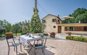 a patio with a table and chairs and a house at Casa Gelsomino in Narni