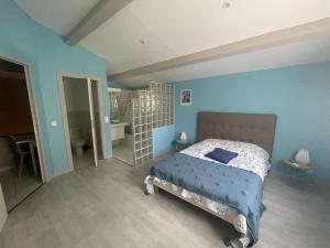 Postel nebo postele na pokoji v ubytování Le gîte du pré en Avignon