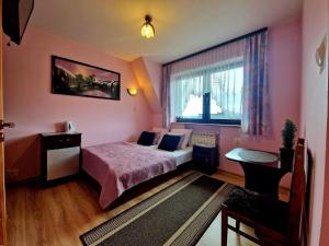 Posteľ alebo postele v izbe v ubytovaní Pokoje Apartamenty Pod Limbą