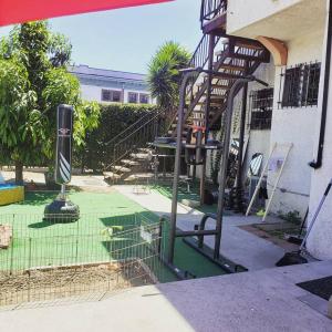 Gallery image of Fig House Students Artists Workers Dorm in Los Angeles +40 photos