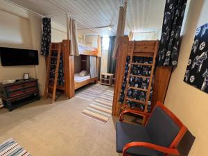 TV a/nebo společenská místnost v ubytování Målkullorna Hostel