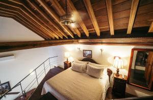 Ένα ή περισσότερα κρεβάτια σε δωμάτιο στο Alfiz Hotel