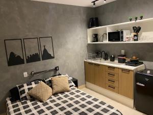 Studio com piscina no Casa Mauá的厨房或小厨房