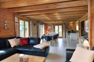 Χώρος καθιστικού στο Chalet le Boulonnais, 10p avec sauna et balnéo