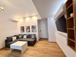 a living room with a couch and a tv at Almyrolithos in Gythio