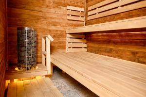 Fotografia z galérie ubytovania Rusztikus Apartman & SPA -Erdőterasz Vendégház v destinácii Kehidakustány