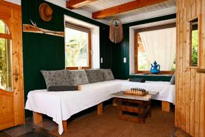 Posteľ alebo postele v izbe v ubytovaní Rusztikus Apartman & SPA -Erdőterasz Vendégház