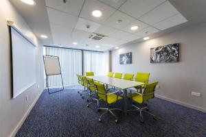 Área de negócios e/ou sala de conferências em Hampton by Hilton Liverpool John Lennon Airport