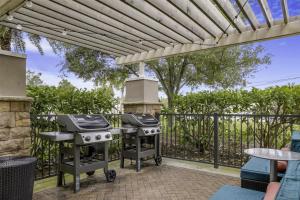 Home2 Suites By Hilton St. Simons Island外面的花园
