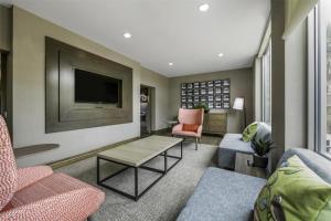 Home2 Suites By Hilton St. Simons Island的休息区