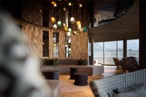 Uma área de estar em Me and All Hotel Flims, by Hyatt