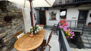 A balcony or terrace at Medieval Hamlet Malpertus
