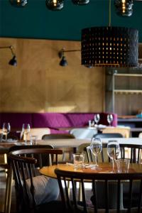 Uma área de estar em Me and All Hotel Flims, by Hyatt