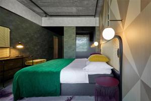 Uma cama ou camas num quarto em Me and All Hotel Flims, by Hyatt