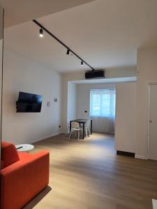 a living room with a couch and a table at Nakupenda B&B in Cosenza