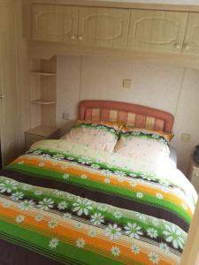 Ένα ή περισσότερα κρεβάτια σε δωμάτιο στο Tukan - Domek letniskowy