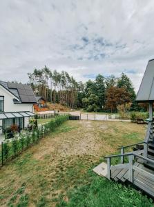an empty yard in front of a house at Cudnie tu - Wdzydze in Wdzydze Kiszewskie