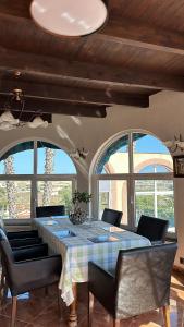 Khu vực ghế ngồi tại Villa Mendes Gneuss