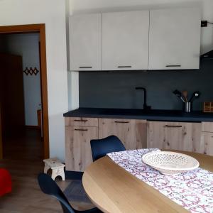 Kuchyň nebo kuchyňský kout v ubytování DOLOMITI DA VIVERE