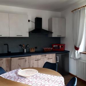 Kuchyň nebo kuchyňský kout v ubytování DOLOMITI DA VIVERE
