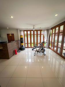 Γυμναστήριο ή/και όργανα γυμναστικής στο Baan Thai pool villa