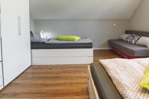 Posezení v ubytování 100 qm DG Wohnung 《Kehr wieder》Bexbach Saarland