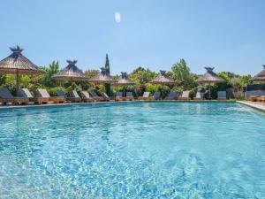 Bazén v ubytování Lodges en Provence - Ecogîtes & Restaurant insolites nebo v jeho okolí