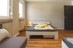 Postel nebo postele na pokoji v ubytování 100 qm DG Wohnung 《Kehr wieder》Bexbach Saarland