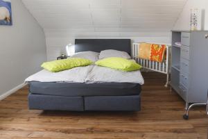 Postel nebo postele na pokoji v ubytování 100 qm DG Wohnung 《Kehr wieder》Bexbach Saarland