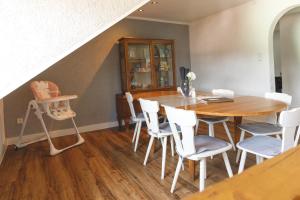 Fotografie z fotogalerie ubytování 100 qm DG Wohnung 《Kehr wieder》Bexbach Saarland v destinaci Bexbach