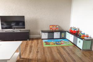 Kuchyň nebo kuchyňský kout v ubytování 100 qm DG Wohnung 《Kehr wieder》Bexbach Saarland