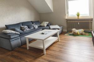 Posezení v ubytování 100 qm DG Wohnung 《Kehr wieder》Bexbach Saarland