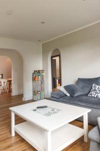 Posezení v ubytování 100 qm DG Wohnung 《Kehr wieder》Bexbach Saarland