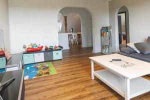 Posezení v ubytování 100 qm DG Wohnung 《Kehr wieder》Bexbach Saarland