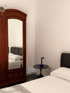 Un pat sau paturi într-o cameră la Palazzo Milano - Residenze nel cuore della Puglia