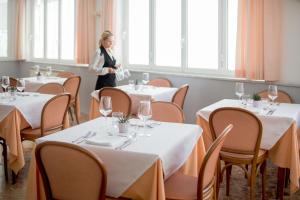 Hotel Tritone餐厅或其他用餐的地方