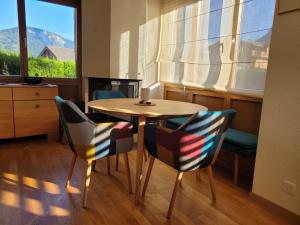 a table and chairs in a room with a window at Appartement 01 Résidence Le Grand Combin à Champex in Champex