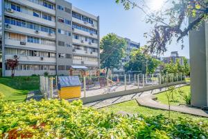 Kawasan permainan kanak-kanak di Apto 2 Quartos no Centro de Floripa JFM0101