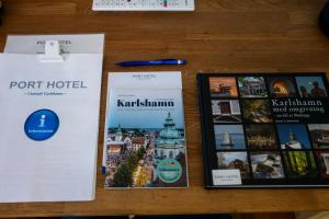 Certificato, attestato, insegna o altro documento esposto da Port Hotel