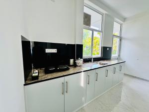 Kuchyň nebo kuchyňský kout v ubytování Pearl Residencies Matara + 9 fotografií