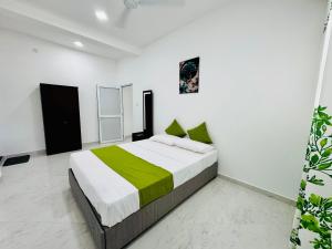 Postel nebo postele na pokoji v ubytování Pearl Residencies Matara