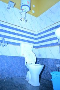Ένα μπάνιο στο Aagya Guest House