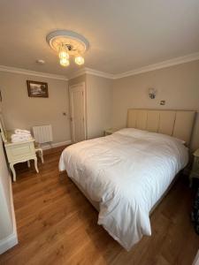 Ένα ή περισσότερα κρεβάτια σε δωμάτιο στο Apartment in Cashel
