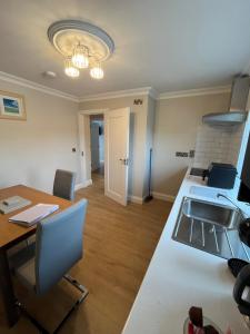Η κουζίνα ή μικρή κουζίνα στο Apartment in Cashel