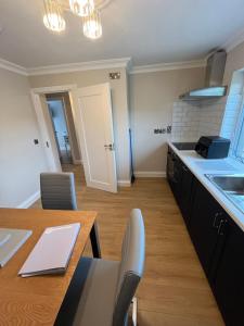 Η κουζίνα ή μικρή κουζίνα στο Apartment in Cashel
