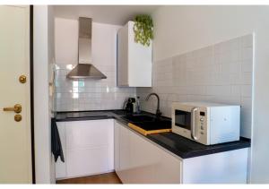 Η κουζίνα ή μικρή κουζίνα στο Spiral-Loft, Santo Apartment