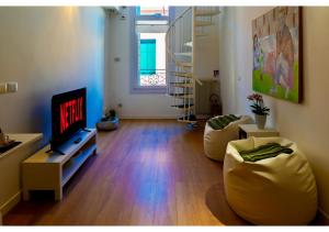 Μια τηλεόραση ή/και κέντρο ψυχαγωγίας στο Spiral-Loft, Santo Apartment